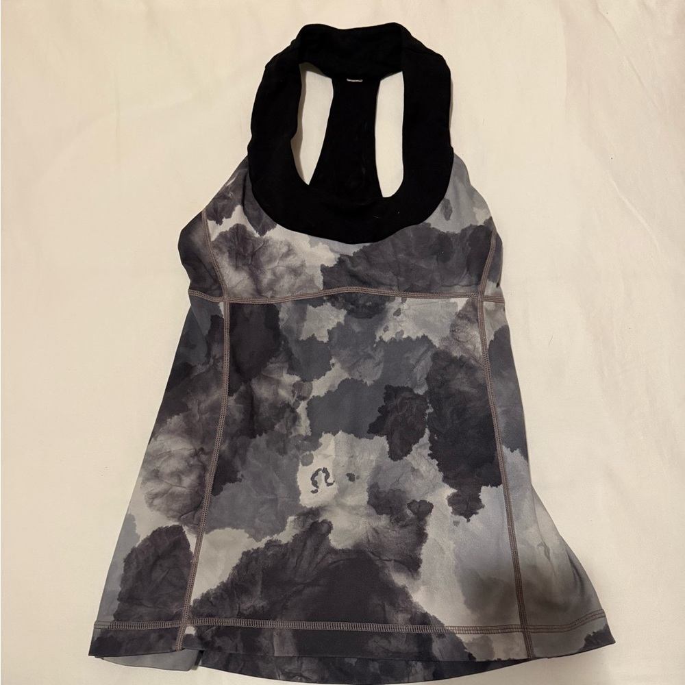 fitted lululemon top with bra lining